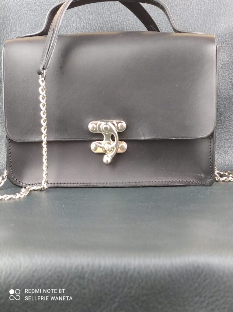 sac-a-main-artisanal-en-cuir-sellerie-waneta-premeaux-prissey