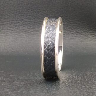 bracelet-argente-petit-cuir-de-saumon-gris