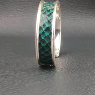 bracelet-argente-petit-cuir-de-saumon-vert-noir