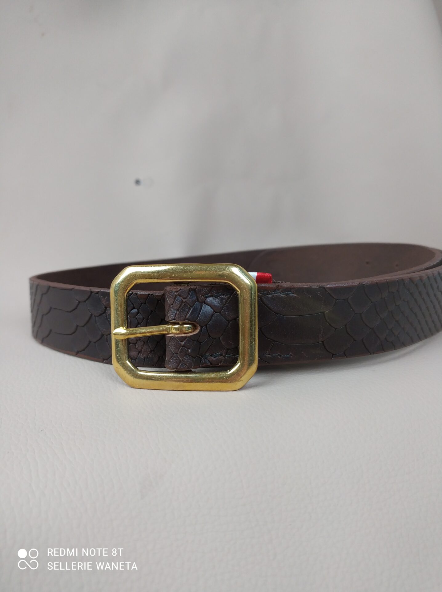 ceinture-en-cuir-marron-croco-boucle-dore-carree