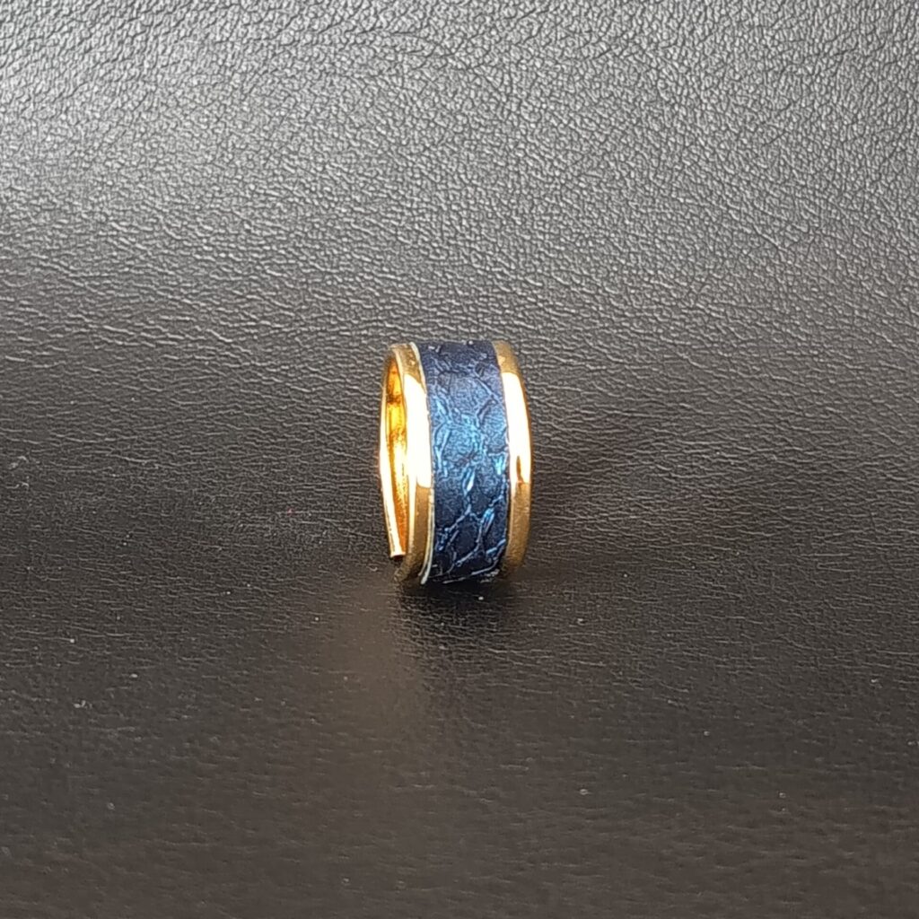 bague-cuir-de-saumon-petite-dore-or