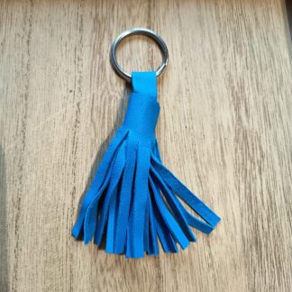 porte-clef-cuir-bleu-pompon