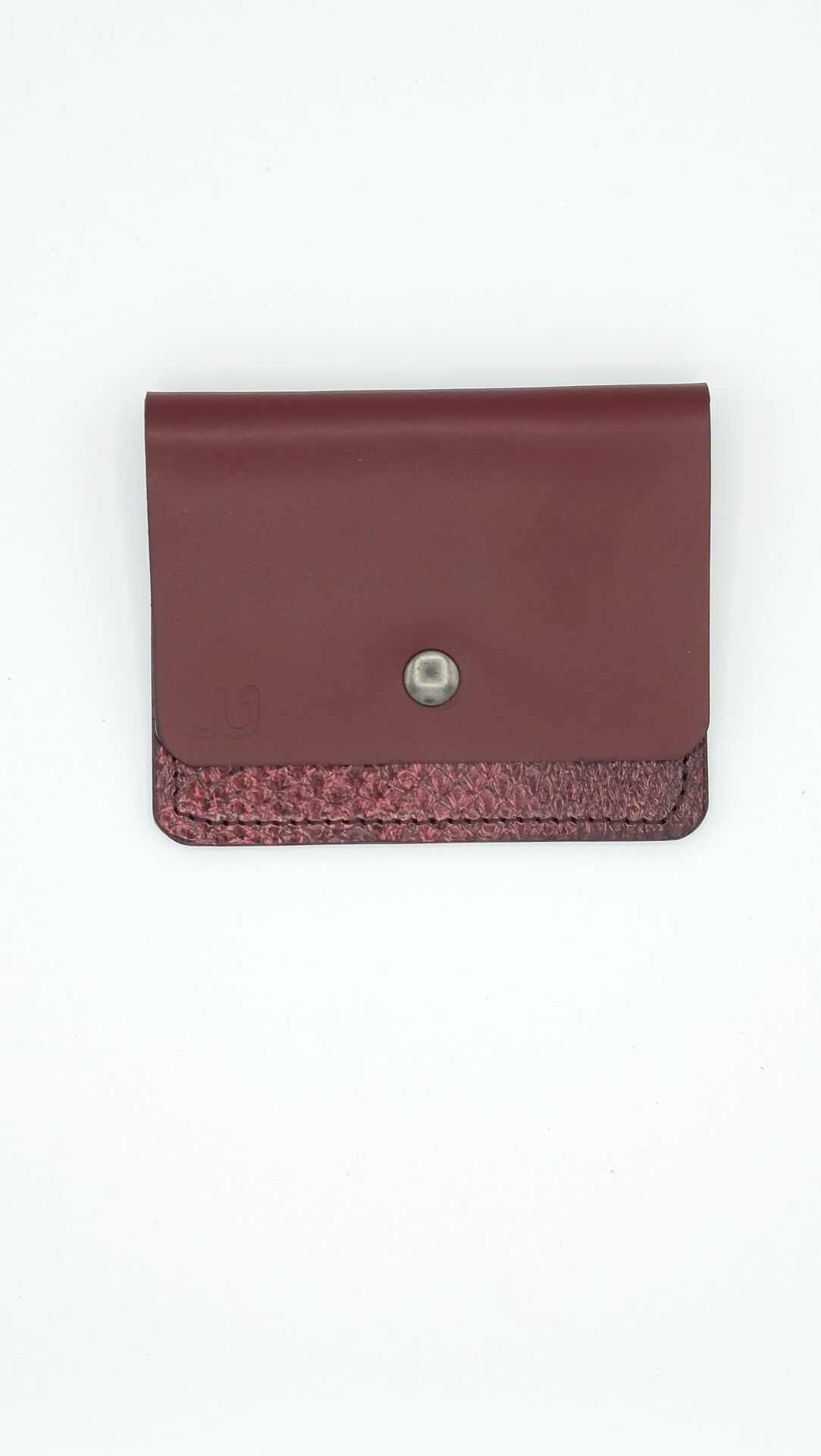 porte-carte-artisanal-en-cuir-et-cuir-de-saumon-sellerie-waneta-premeaux-prissey