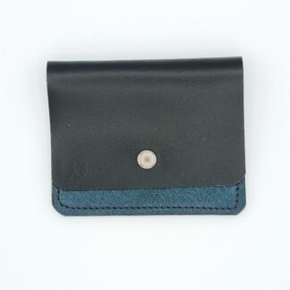 porte-carte-artisanal-en-cuir-lisse-et-fantaisie-sellerie-waneta-premeaux-prissey
