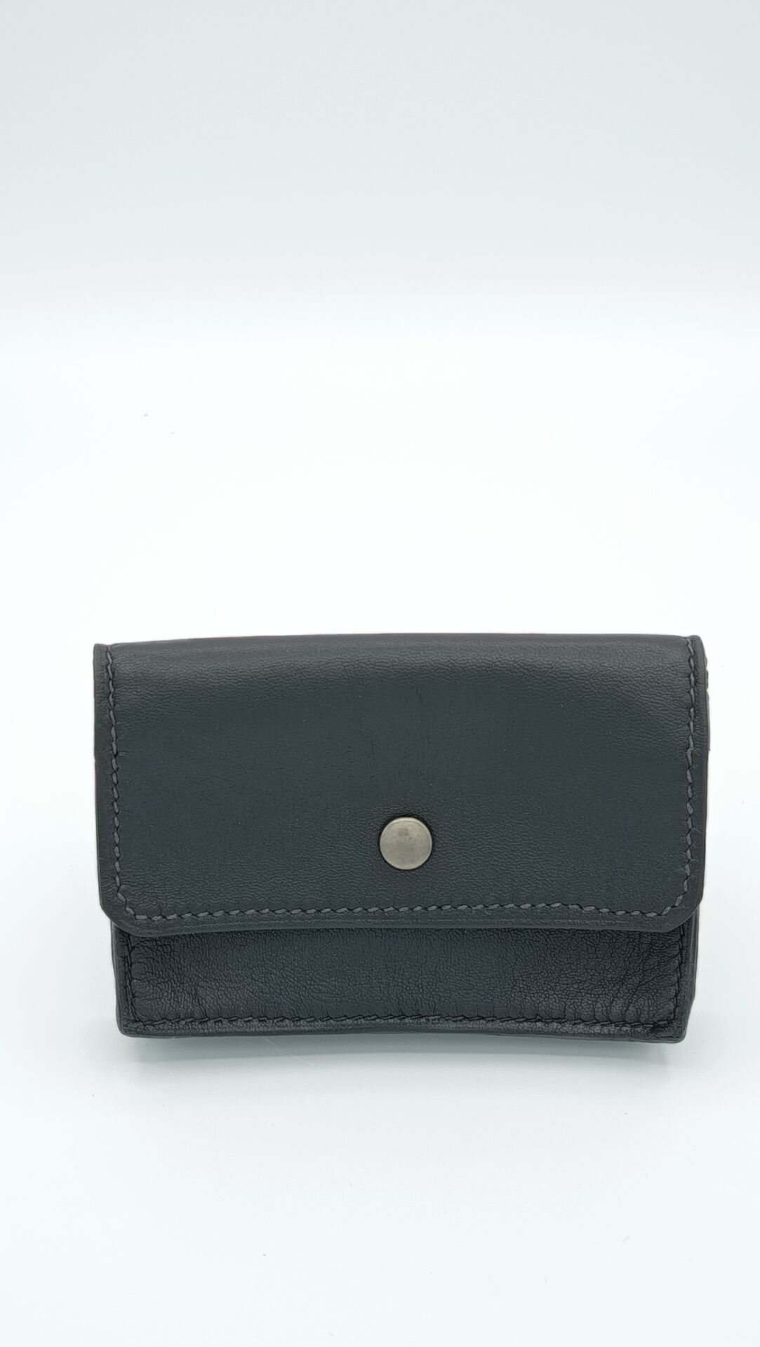 portefeuille-artisanal-pour-homme-en-cuir-d-agneau-sellerie-waneta-premeaux-prissey