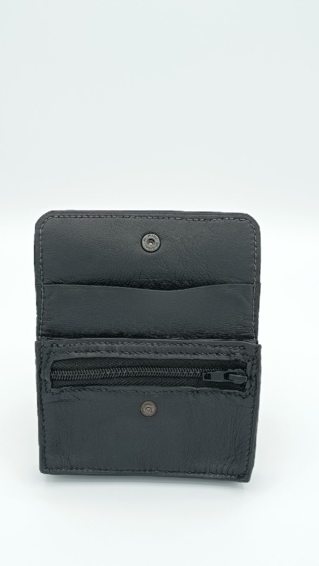 portefeuille-artisanal-pour-homme-en-cuir-d-agneau-sellerie-waneta-premeaux-prissey