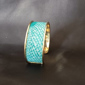 bracelet-dore-en-cuir-de-saumon-sellerie-waneta-premeaux-prissey
