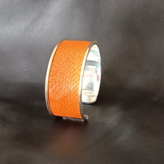 bracelet-argente-en-cuir-de-saumon-sellerie-waneta-premeaux-prissey
